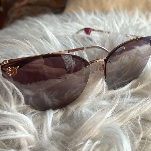 Betsey Johnson rose gold cat eye sunglasses - Picture 3 of 6